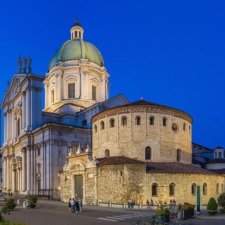 Blue Lodge Brescia Bagian luar foto